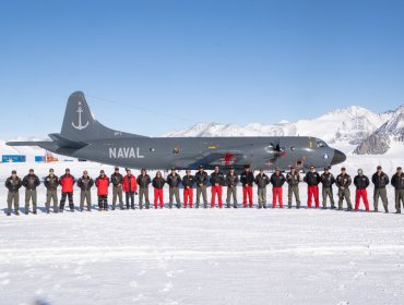 «Operación Hielo V»: Armada de Chile aterriza en lo profundo de la Antártica para catastrar el impacto del cambio climático