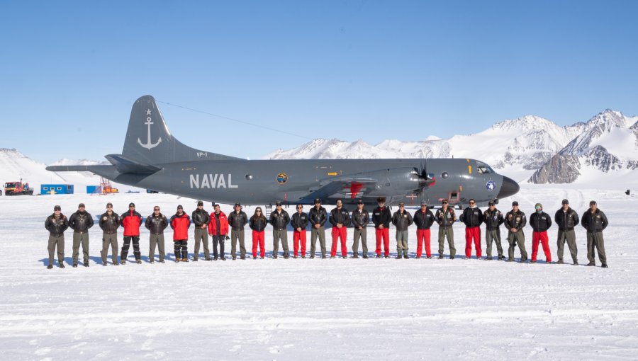 «Operación Hielo V»: Armada de Chile aterriza en lo profundo de la Antártica para catastrar el impacto del cambio climático