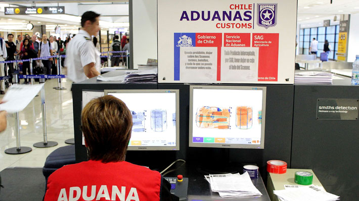 Contraloría detecta falencias en control aduanero de mercancías que ingresan al país por el Aeropuerto de Santiago