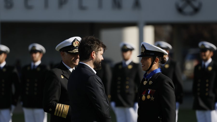 Presidente Boric asistió a la ceremonia de Investidura de oficiales de la Escuela Naval en Valparaíso