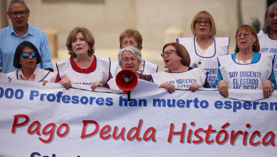 Diputados RN exigen al Gobierno acortar plazo para pago de la deuda histórica de profesores