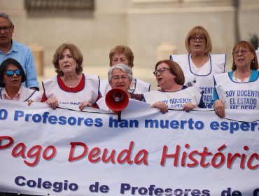 Diputados RN exigen al Gobierno acortar plazo para pago de la deuda histórica de profesores