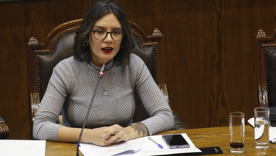 Ministra Camila Vallejo asiste a comisión investigadora del «Caso Monsalve»: Diputados piden que "no se excuse" como Miguel Crispi