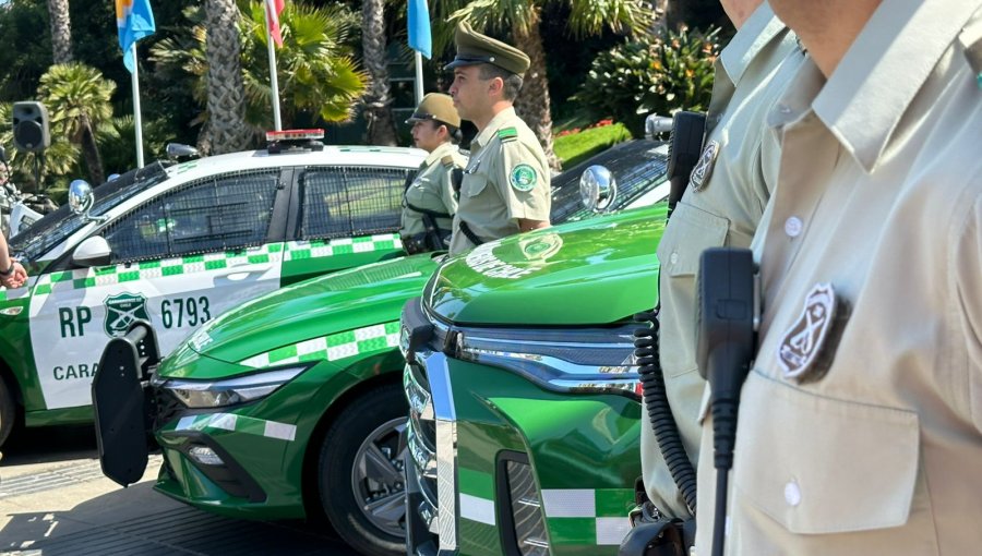 Carabineros recibe 11 nuevos vehículos para la Quinta Región y anuncia llegada de un "contingente importante" para el verano