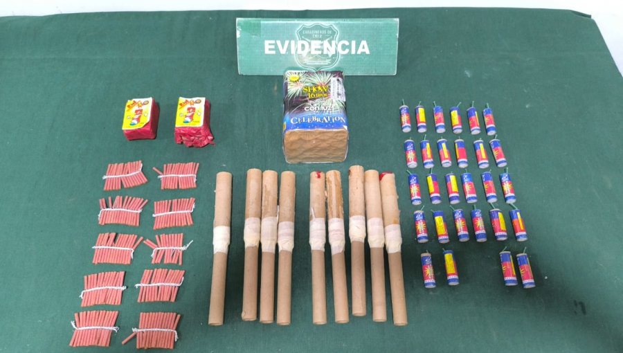 Vecinos denuncian a adolescente que vendía fuegos artificiales en feria navideña de Macul: fue detenido y será formalizado