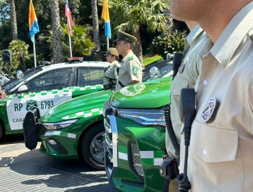 Carabineros recibe 11 nuevos vehículos para la Quinta Región y anuncia llegada de un "contingente importante" para el verano