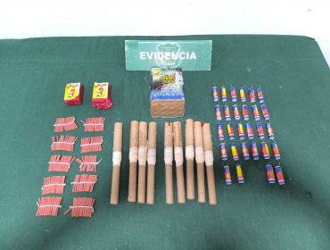 Vecinos denuncian a adolescente que vendía fuegos artificiales en feria navideña de Macul: fue detenido y será formalizado