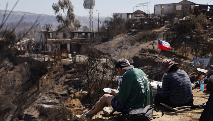 Familiares de víctimas del megaincendio buscan avanzar en acuerdo reparatorio en cita con el Consejo de Defensa del Estado