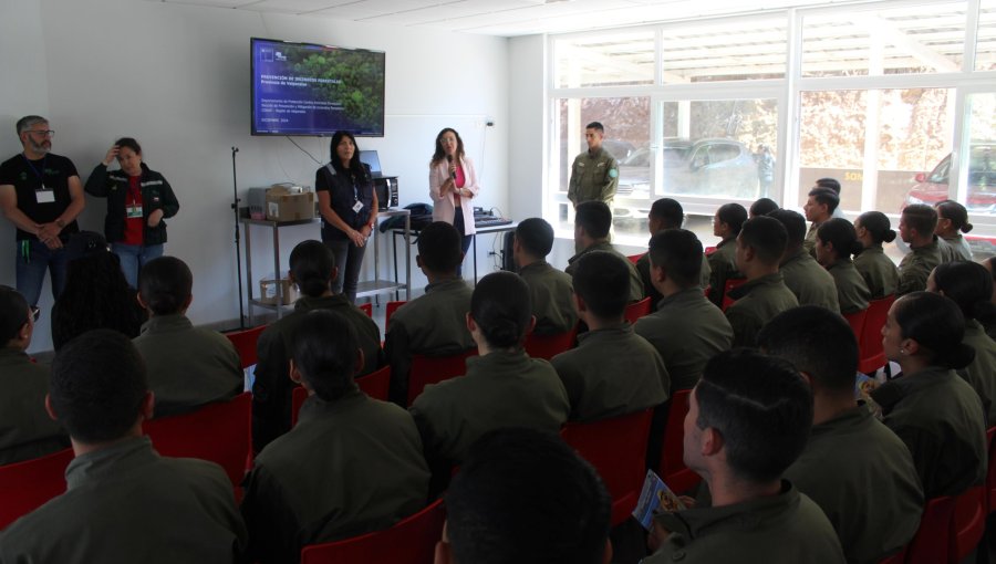 Conaf Valparaíso capacitó a 190 carabineros en formación en materias de prevención de incendios forestales