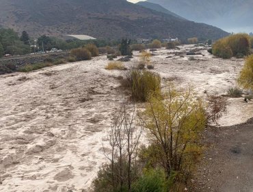 Niño de 3 años pierde la vida tras caer desde un puente hacia las torrentosas aguas del río Aconcagua en San Felipe