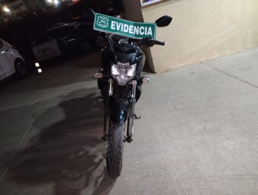 Sorprenden a un delincuente caminando junto a moto que fue robada desde un condominio en Reñaca Alto: sujeto fue detenido