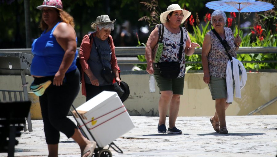 Ministerio de Salud entrega tips para identificar un posible golpe de calor debido a las altas temperaturas en la zona central