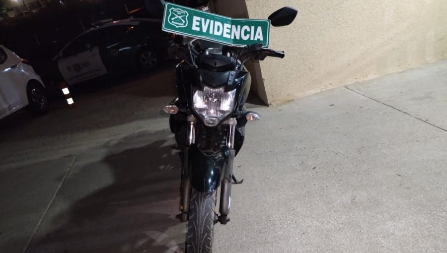 Sorprenden a un delincuente caminando junto a moto que fue robada desde un condominio en Reñaca Alto: sujeto fue detenido