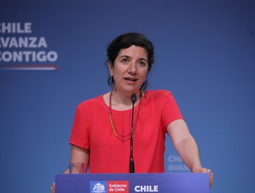 Ministra Etcheverry dice que la regularización acotada de migrantes "tiene que hacerse de manera estudiada, basada en evidencia"