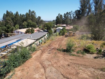 Cortafuegos buscan proteger a escuela de Placilla ante posibles incendios forestales: está ubicada en zona de alto riesgo