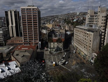 Focos delictuales y de ambulantes en zonas turísticas de Valparaíso y Viña tienen en vilo a la comunidad: "La situación es desastrosa"