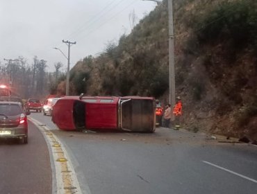 Dos vehículos volcados dejan sendos accidentes de tránsito en la ruta Las Palmas de Viña