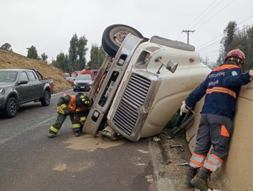 Un camión, una camioneta y un vehículo menor terminan volcados en tres accidentes distintos en la ruta Las Palmas de Viña