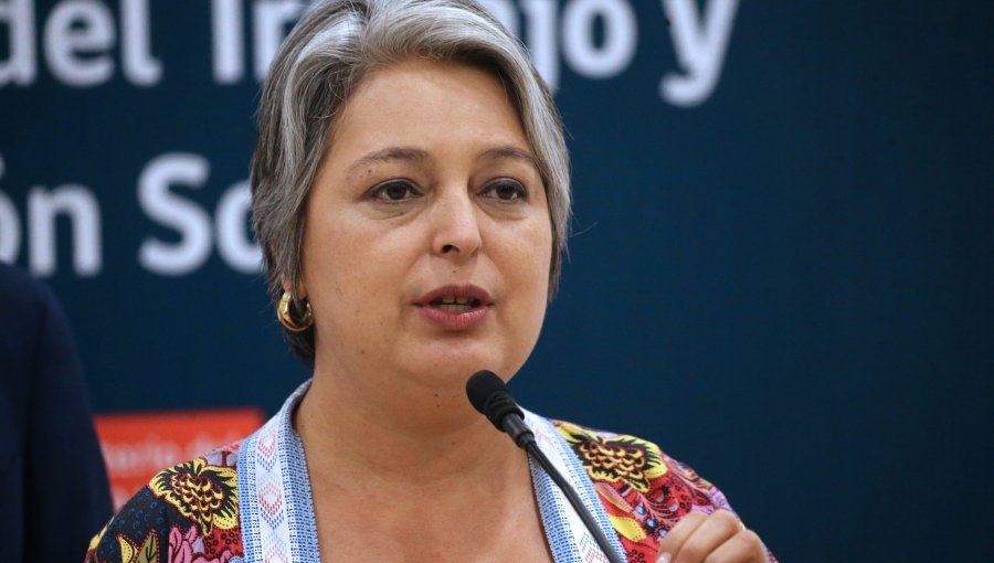 Ministra del Trabajo defiende dichos de Presidente Boric sobre las AFP y afirma que deberían "hacer una autocrítica"