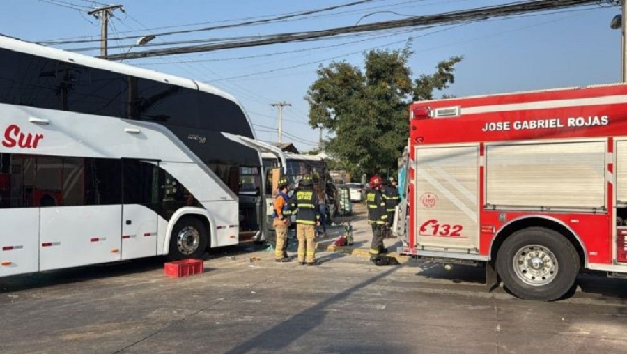 18 heridos tras choque de dos buses en Estación Central: “Las personas atrapadas ya fueron rescatadas”