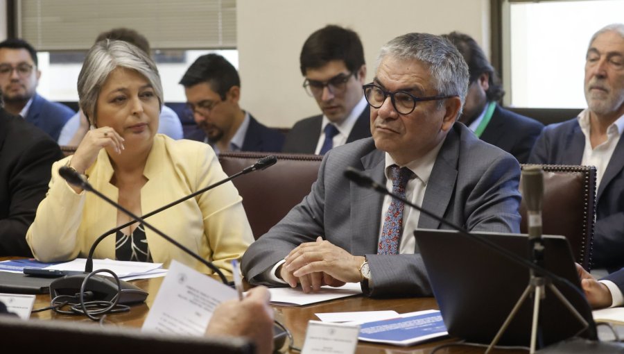 Ministros de Hacienda y del Trabajo intensifican reuniones con senadores por la reforma previsional