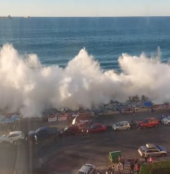 Viña del Mar presenta primer día de fuertes marejadas en la costa: fenómeno se extendería hasta el 31 de diciembre