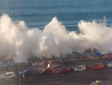 Viña del Mar presenta primer día de fuertes marejadas en la costa: fenómeno se extendería hasta el 31 de diciembre