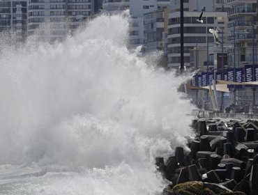 Valparaíso y Viña del Mar: Marejadas ponen en riesgo show de fuegos artificiales