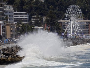 Gremio hotelero afirma que "no hay más allá del 10%" de cancelaciones en Valparaíso para Año Nuevo por marejadas