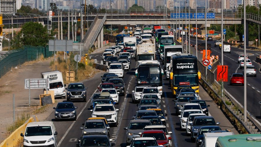 Refuerzan medidas de contingencia en carreteras ante masiva salida de cerca de 800 mil vehículos de la región Metropolitana por Año Nuevo