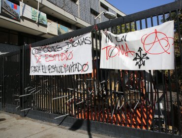 Liceos emblemáticos de Santiago y Providencia se encuentran recuperando clases tras hechos de violencia