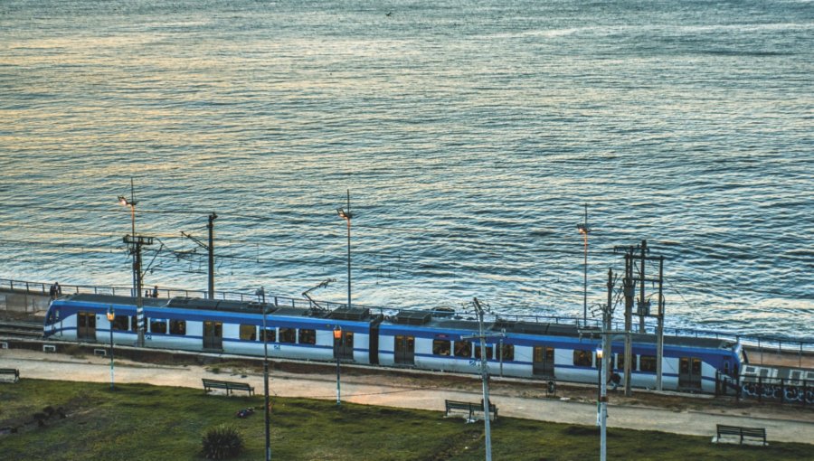 Marejadas causaron serios inconvenientes al Tren Limache - Puerto: intervalos entre Viña y Valparaíso llegaron a 30 minutos