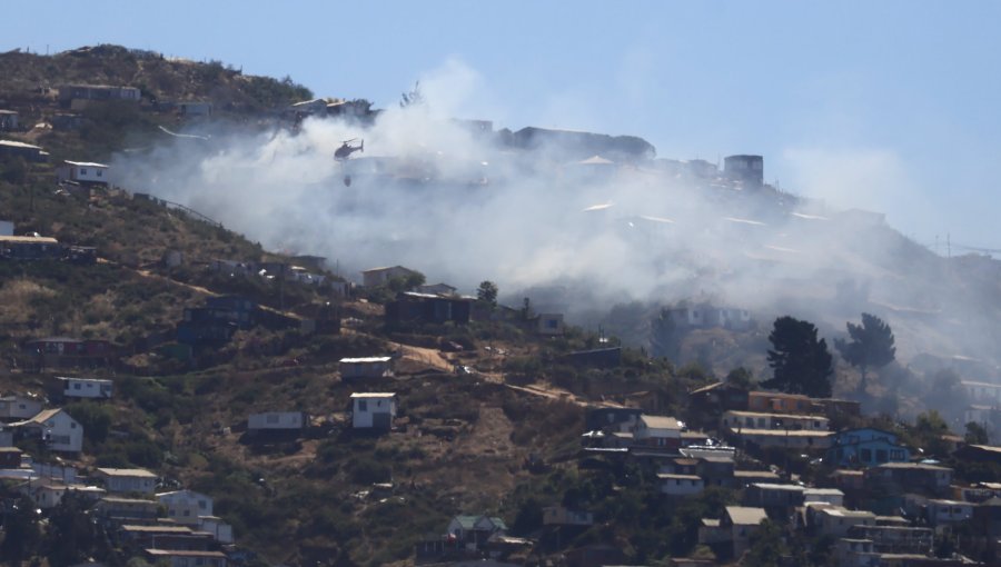 Controlan incendio forestal que mantuvo con Alerta Roja a Valparaíso: Senapred debió activar dos veces la Alerta SAE