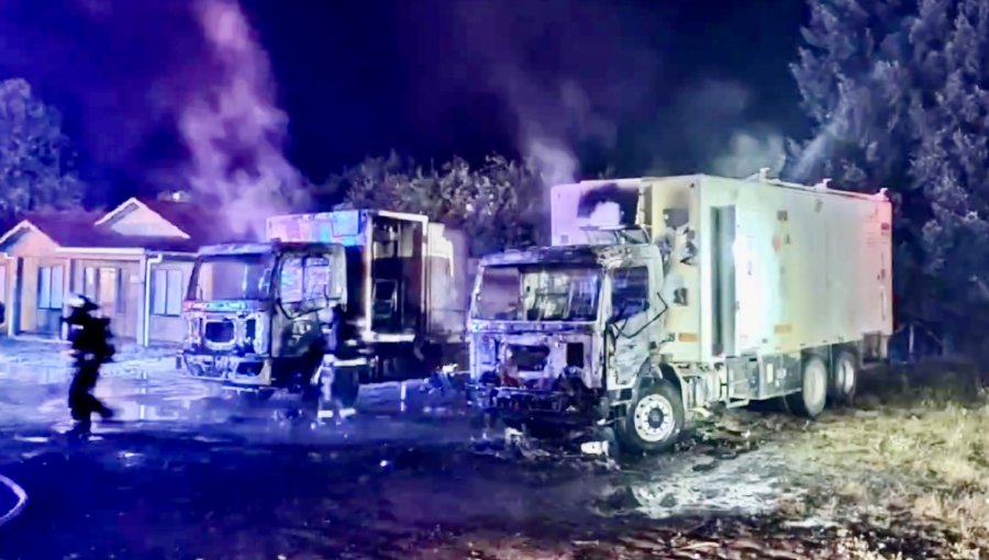 Cuatro camiones y una camioneta fueron quemados en ataque incendiario en Los Álamos