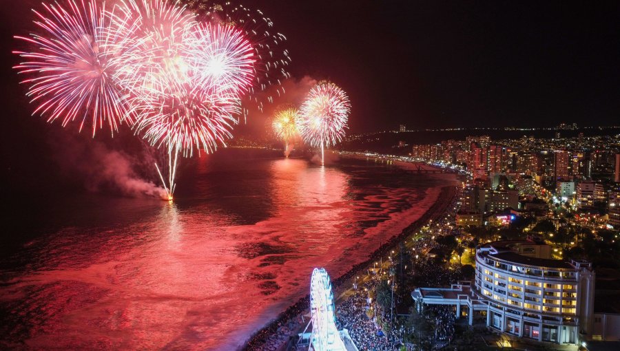 Más de un millón de personas recibieron el 2025 en Valparaíso y Viña del Mar con impecable show de fuegos artificiales