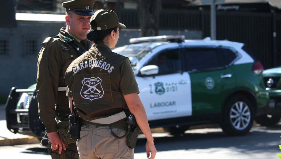 Persecución policial por las calles de Cerrillos y Lo Espejo termina con delincuente herido a bala: banda había robado un auto