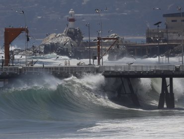 Marejadas anormales en la región de Valparaíso dejaron 16 viviendas con daños mayores y 115 personas afectadas