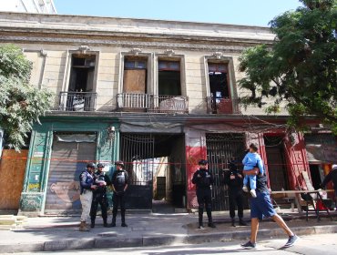 Desalojan una vivienda tomada en el centro de Santiago: se usaba para comercio sexual y microtráfico de drogas