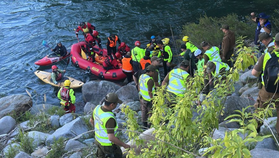 Encuentran cuerpos de hermanos que se lanzaron al río Ñuble para rescatar a su madre