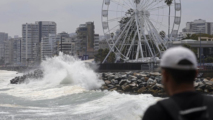 Vuelven las marejadas anormales a Valparaíso y Viña del Mar: Armada advierte sobrepasos y potenciales daños a infraestructura costera