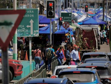 Valparaíso comienza a concretar ordenamiento al comercio ambulante: Proponen creación de mercado persa como posible solución