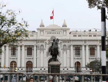 Fiscalía allana el Congreso de Perú por presunta red de prostitución en oficina legal