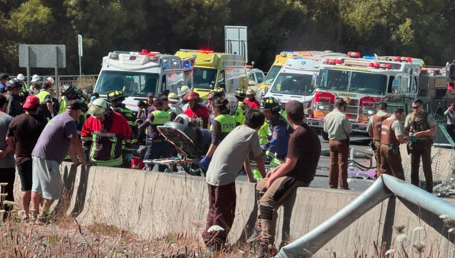 Tres personas perdieron la vida y al menos 11 resultaron heridas de gravedad tras accidente de bus en Lota