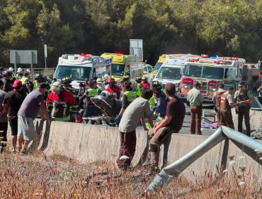 Tres personas perdieron la vida y al menos 11 resultaron heridas de gravedad tras accidente de bus en Lota