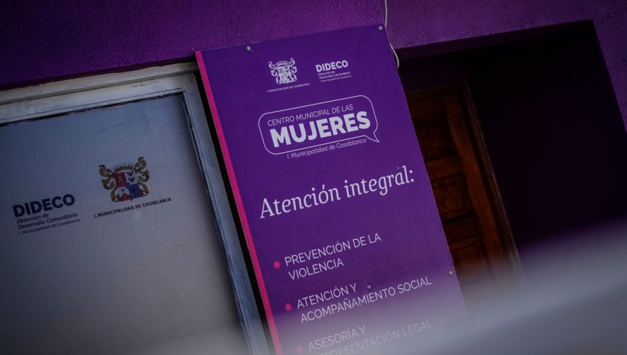 Equipo del Centro Municipal de las Mujeres de Casablanca acusa al alcalde Martínez de desmantelarlo de forma "injusta y arbitraria"