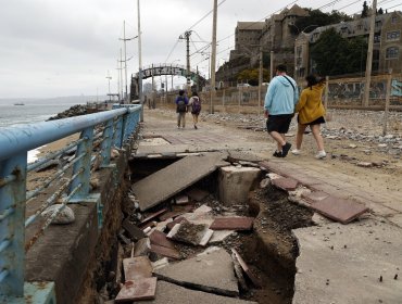 Coordinan acciones por daños causados por las marejadas anormales en la región de Valparaíso