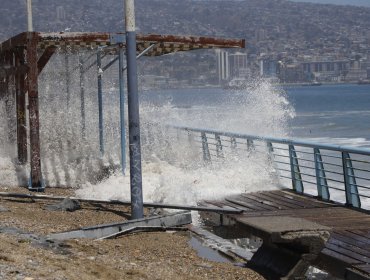 Crece la preocupación en Laguna Verde y en el paseo Wheelwright de Valparaíso por nuevo aviso de marejadas anormales