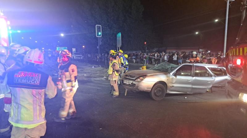 Una guagua de 6 meses murió y 11 personas quedaron heridas tras choque en Temuco