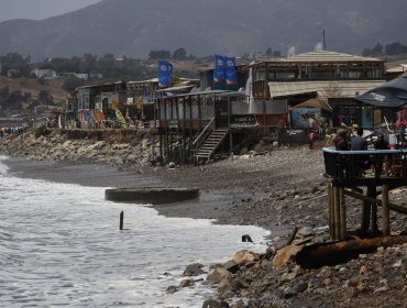 Marejadas anormales hacen desaparecer la playa La Boca de Concón y alcalde Ramírez afirma que se debe a "intervención humana"