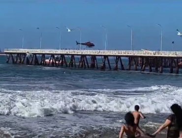 Con helicóptero rescatan a temerario bañista en la playa Caleta Portales de Valparaíso